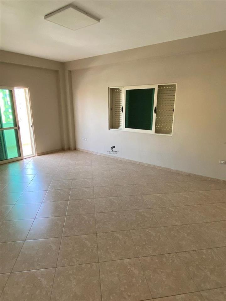ZYRE ME QERA 250 M2 KODRA E DIELLIT 1.000 EURO – Tiranë - 1