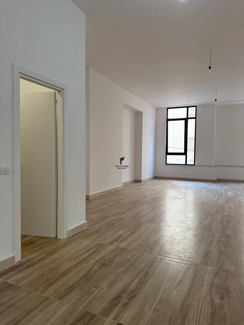APARTAMENT ME QERA 2+1 RRUGA E DURRESIT 850 EURO FH-94006 – Tiranë