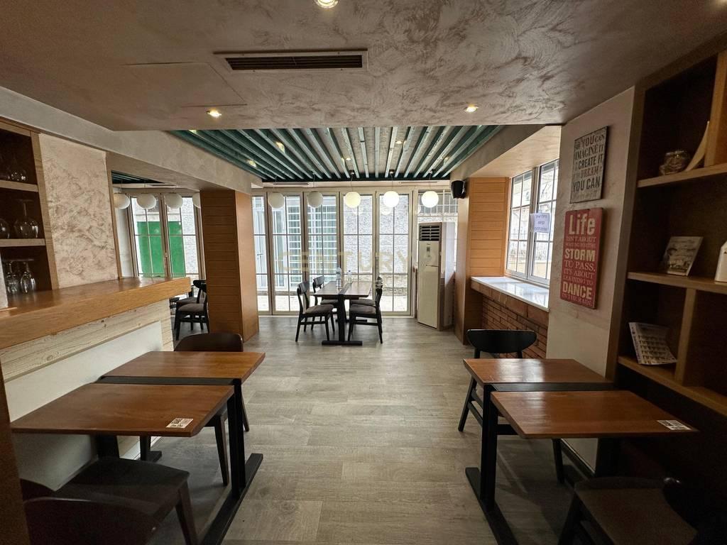 JEPET ME QERA RESTORANT PRANE ZOGUT TE ZI – Tiranë - 1