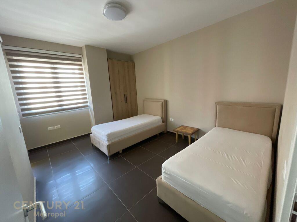 Jepet me qira apartament 2 + 1 tek Oxhaku. Apartamenti ndod – Tiranë - 1