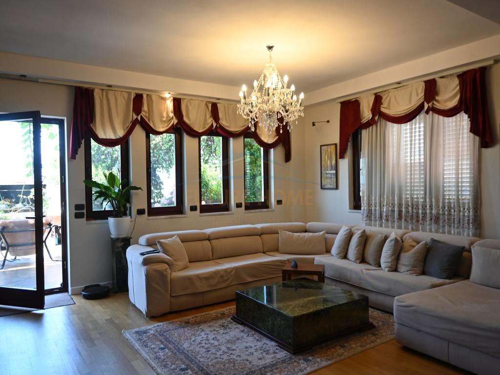 0692268458 Shitet,Penthouse,Rezidenca Kodra e Diellit. – Tiranë