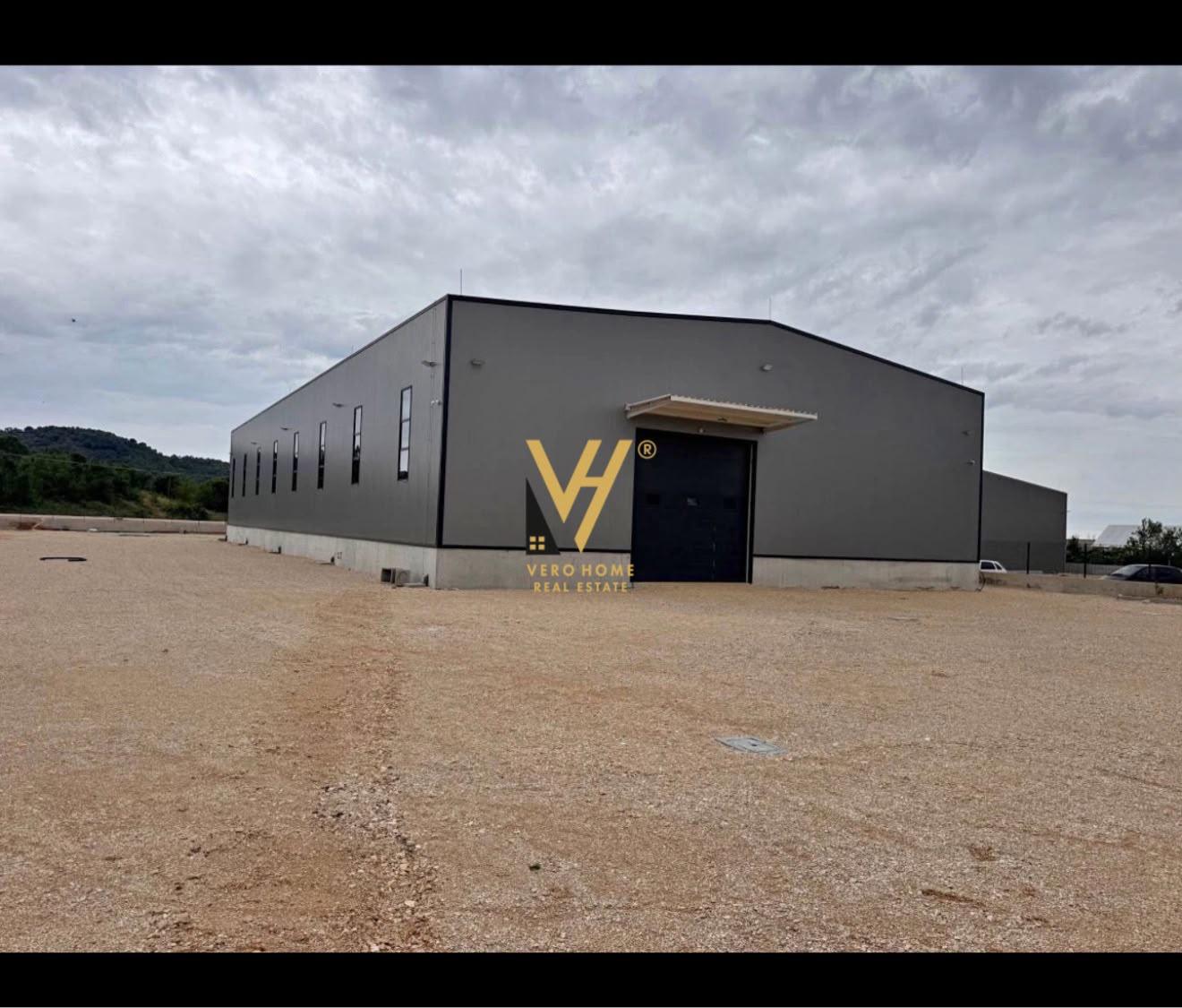 JEPET KAPANON 4.900 M2 ME QIRA TE RRUGA E RINASIT 4.500 EURO – Tiranë