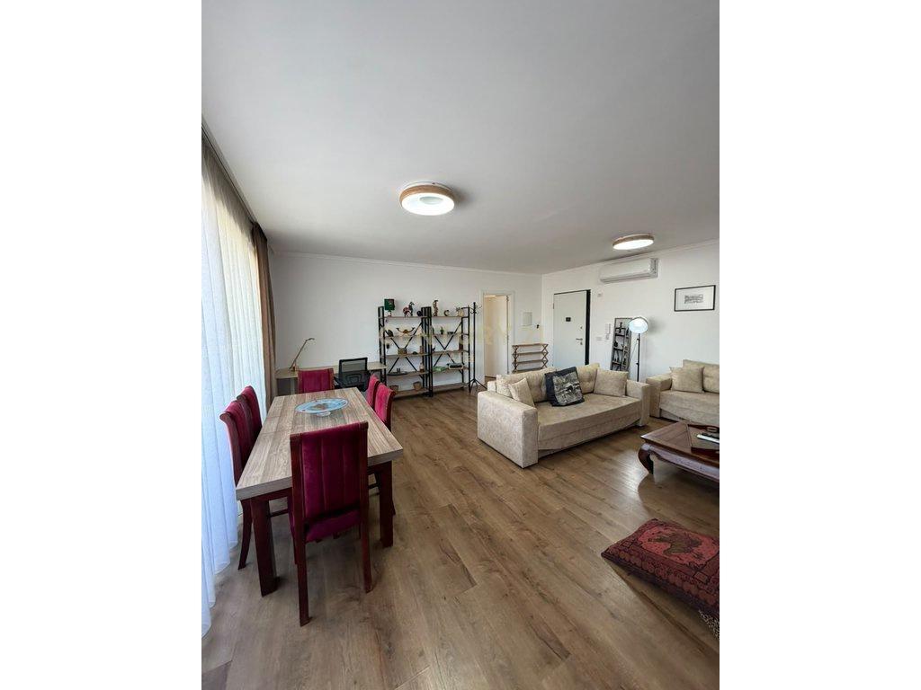 Apartament 1+1 per qira, modern dhe i mobiluar në qendër të – Tiranë