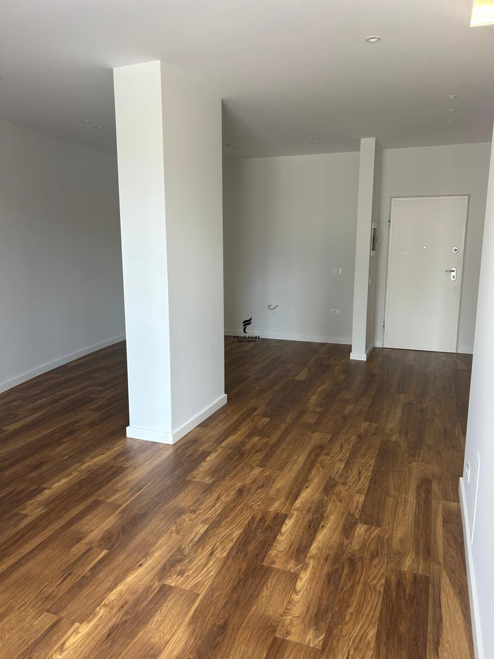 ZYRE ME QERA 116M2 KOMUNA E PARISIT 1.700 EURO FH-80755 – Tiranë