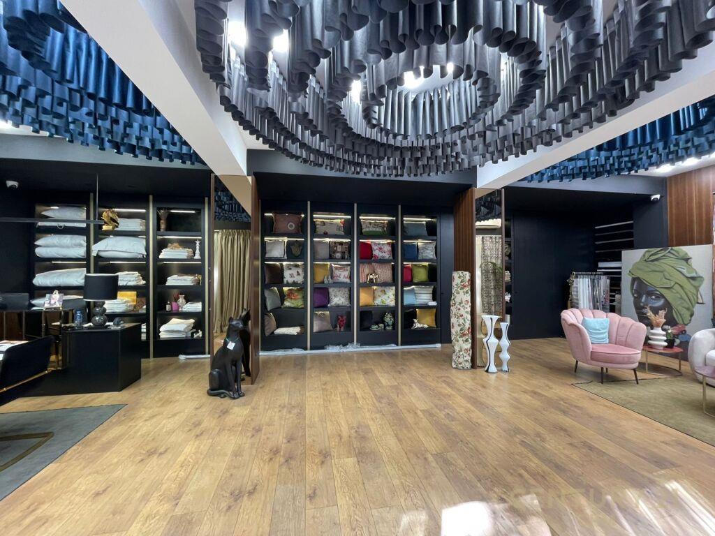 AMBIENT KOMERCIAL PER QIRA TEK VASIL SHANTO – Tiranë