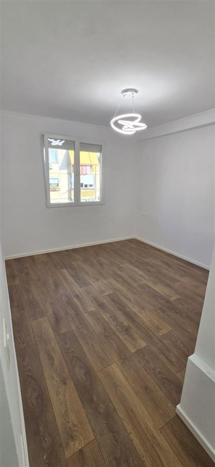 SHITET APARTAMENT 1+1 21 DHJETORI 140.000 EURO – Tiranë