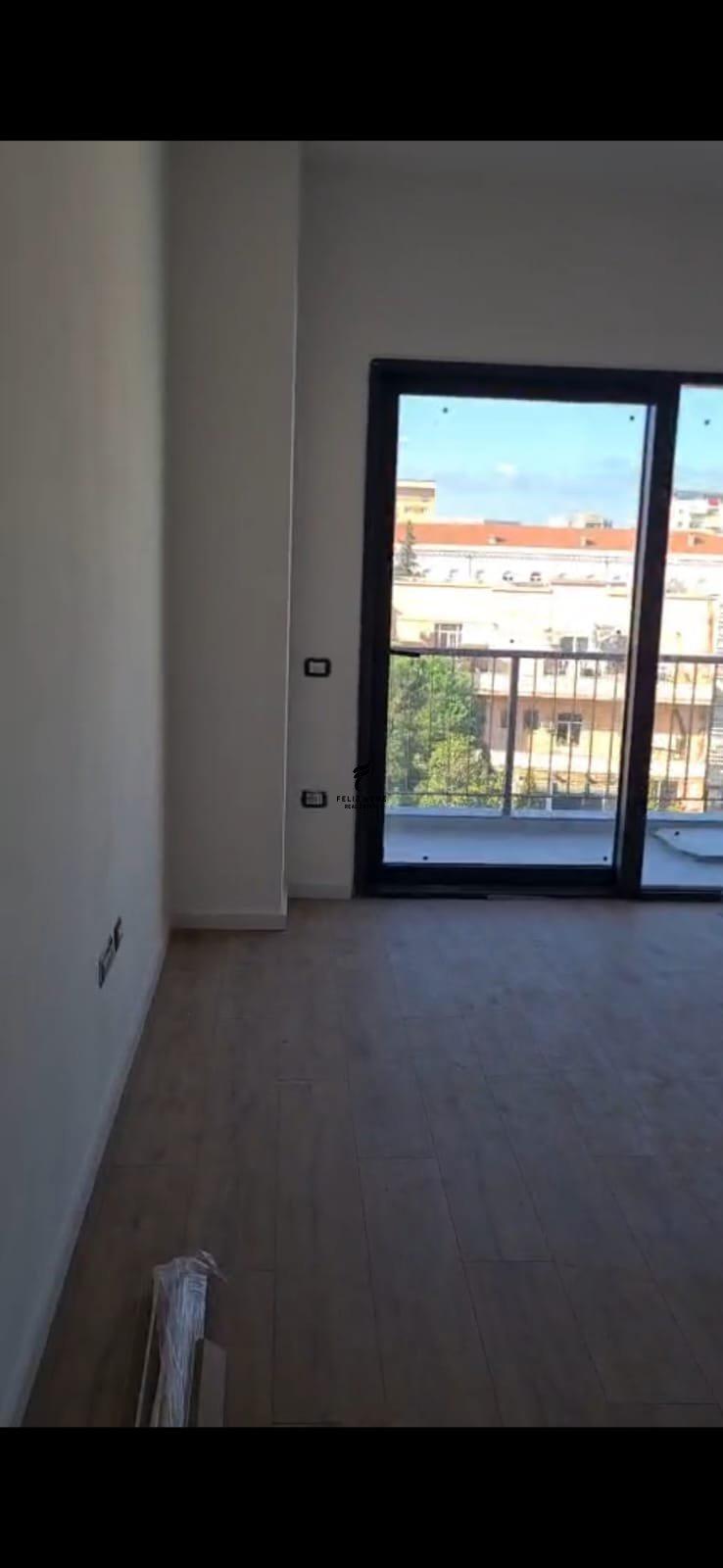 ZYRE ME QERA 100 M2 RRUGA E BARRIKADAVE 90.000 LEKE FH-82818 – Tiranë