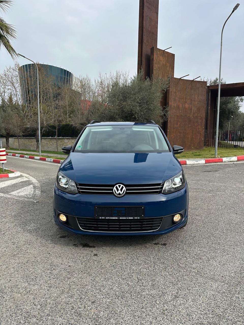 VOLKSVAWGEN TOURAN FULL PANORAMA 2.0 Nafte – Tiranë - 1
