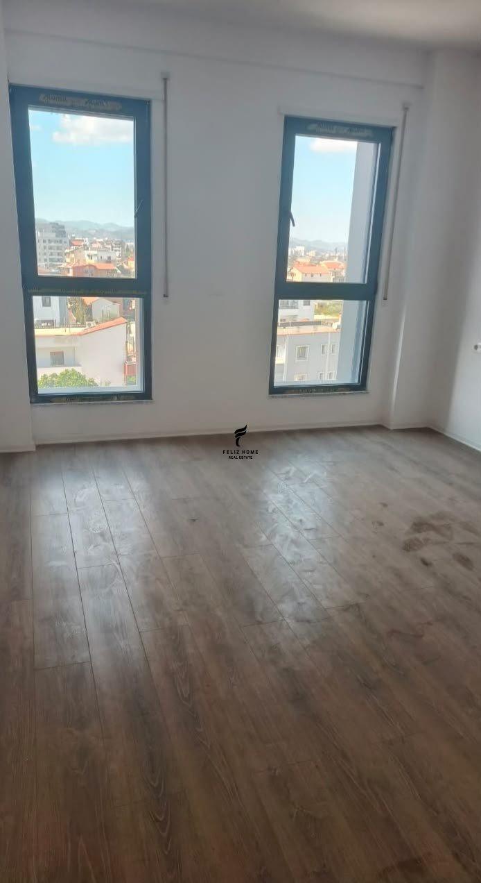 ZYRE ME QERA 107 M2 BULEVARDI I RI 5.000 LEKE FH-94019 – Tiranë