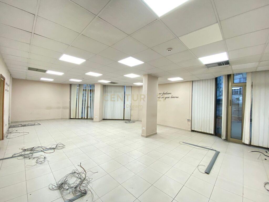 Jepet zyre me Qira prane Sheshit Willson – Tiranë - 1