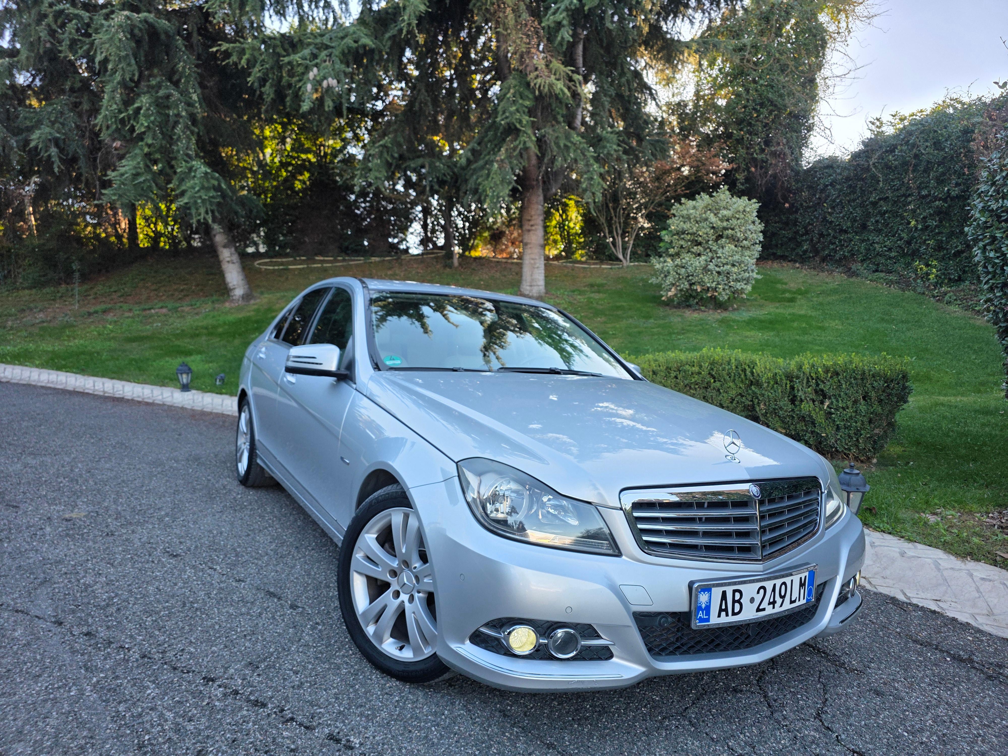 Mercedes Benz – Tiranë