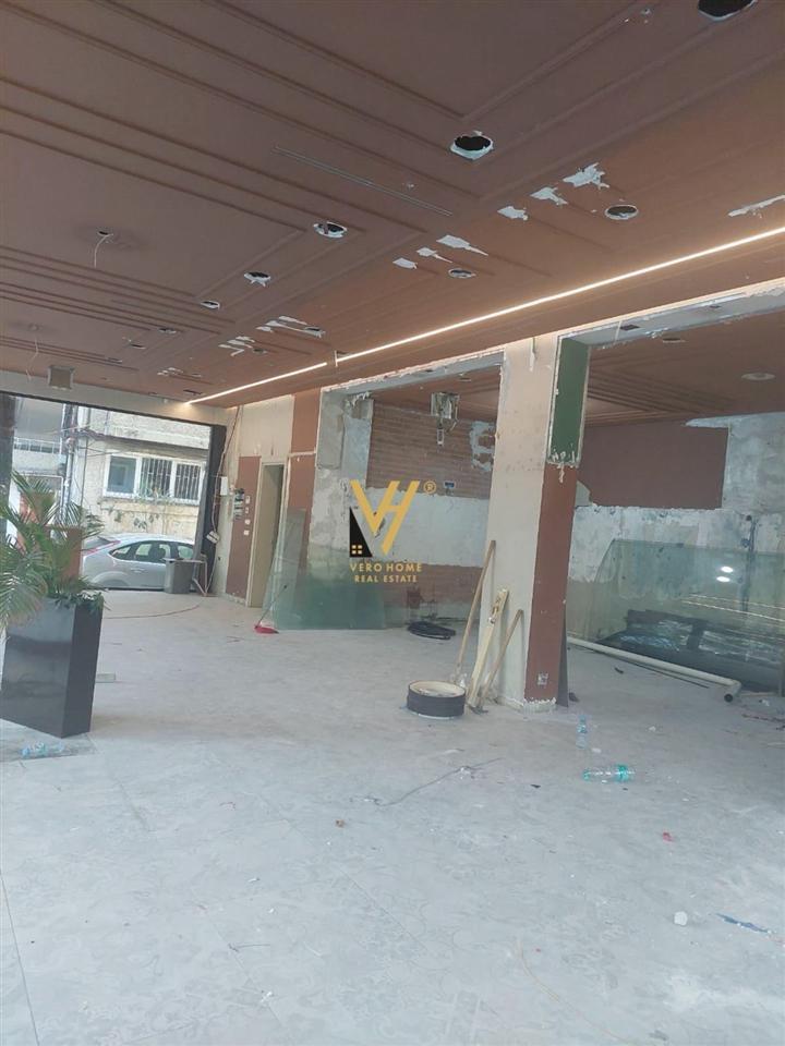 JEPET DYQAN 230 M2 ME QERA TE PALLATI ME SHIGJETA 1.700 EURO – Tiranë