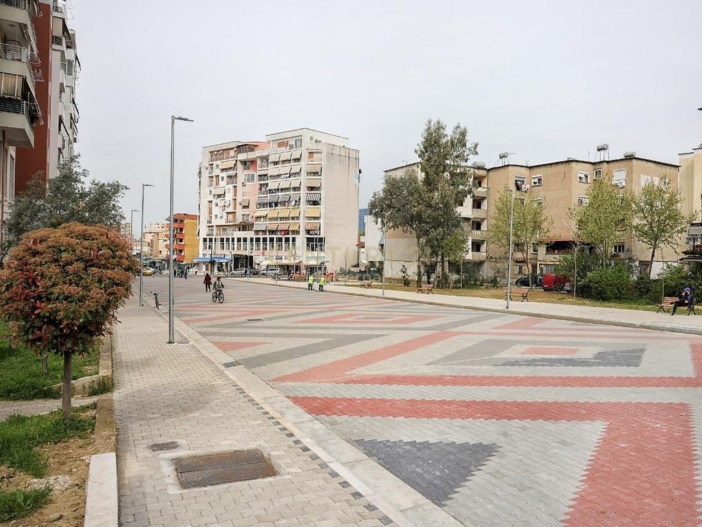 Ish Tregu Elektrik - Jepet 2+1+2 Me Qera Bosh Ose I Mobiluar – Tiranë