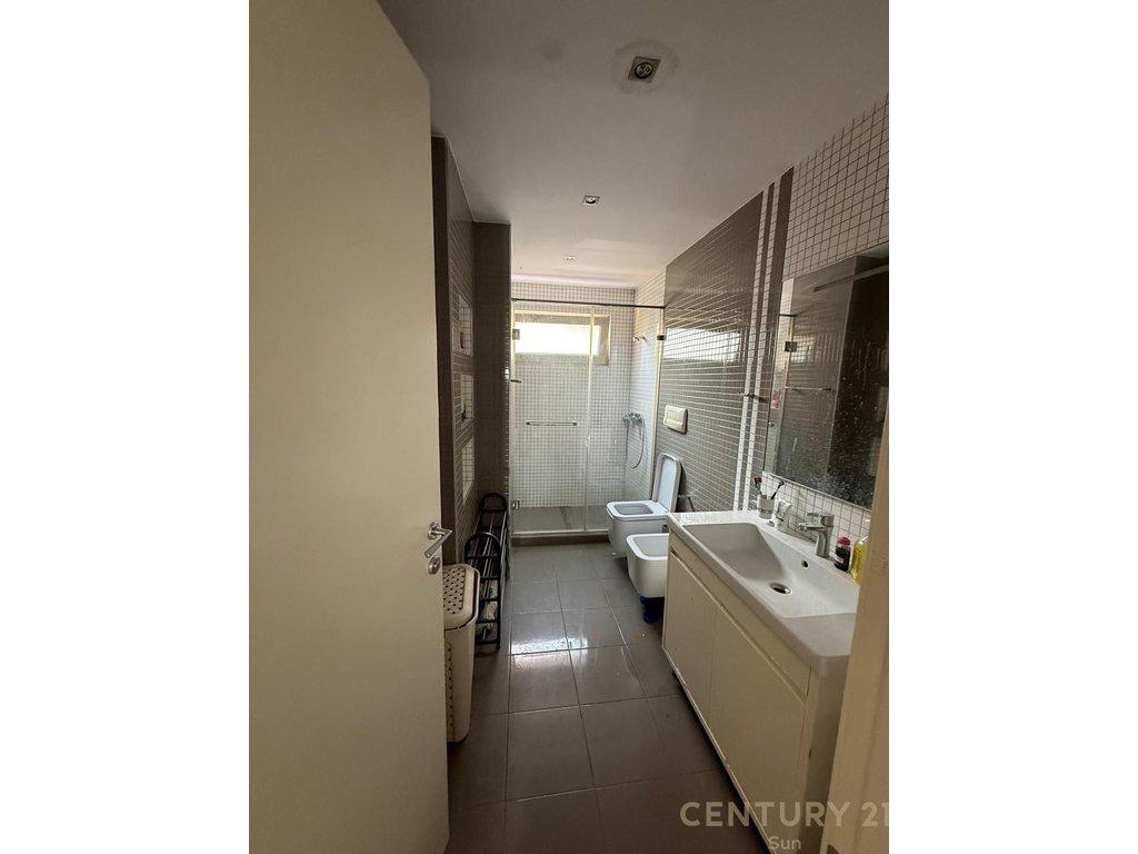 Apartament 1+1 në Shitje në Komuna e Parisit – Tiranë - 1