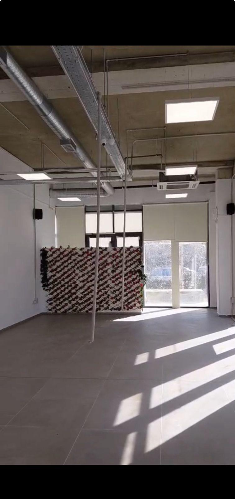 ZYRE ME QERA 289 M2 ZOGU I ZI 4.700 EURO – Tiranë