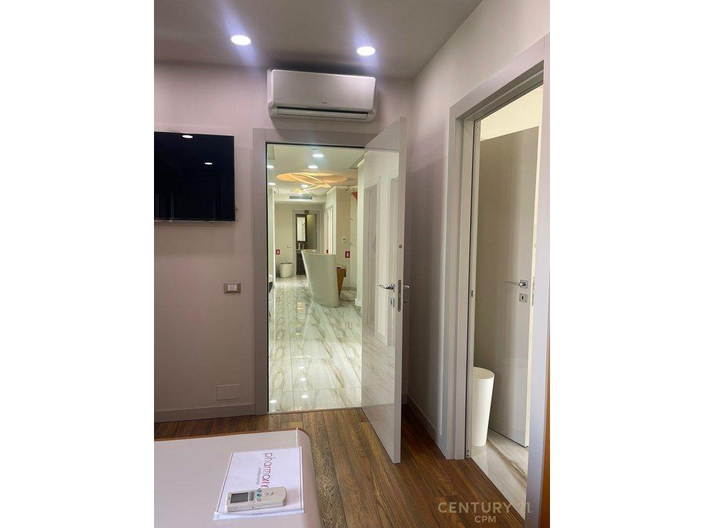 Ambient Modern + Post Parkimi për Klinikë me Qira në Ish Bll – Tiranë - 1