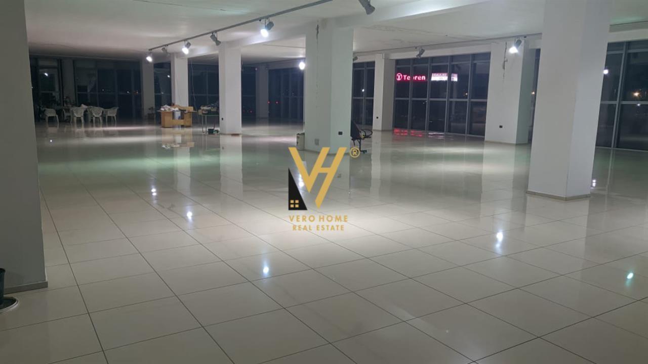 JEPET MAGAZINE 2.455M2 ME QERA TE AUTO TR-DR 12.000 EURO – Tiranë - 1