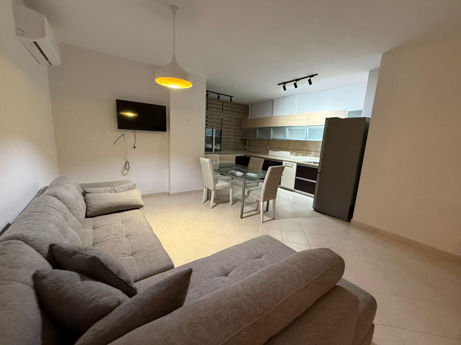APARTAMENT ME QERA 2+1 RUGA E KOSOVAREVE 900 EURO – Tiranë - 1