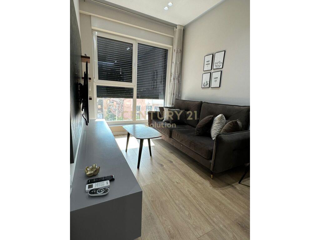 JEPET ME QIRA APARTAMENT 1+1+POST PARKIMI TEK BULEVARDI I RI – Tiranë