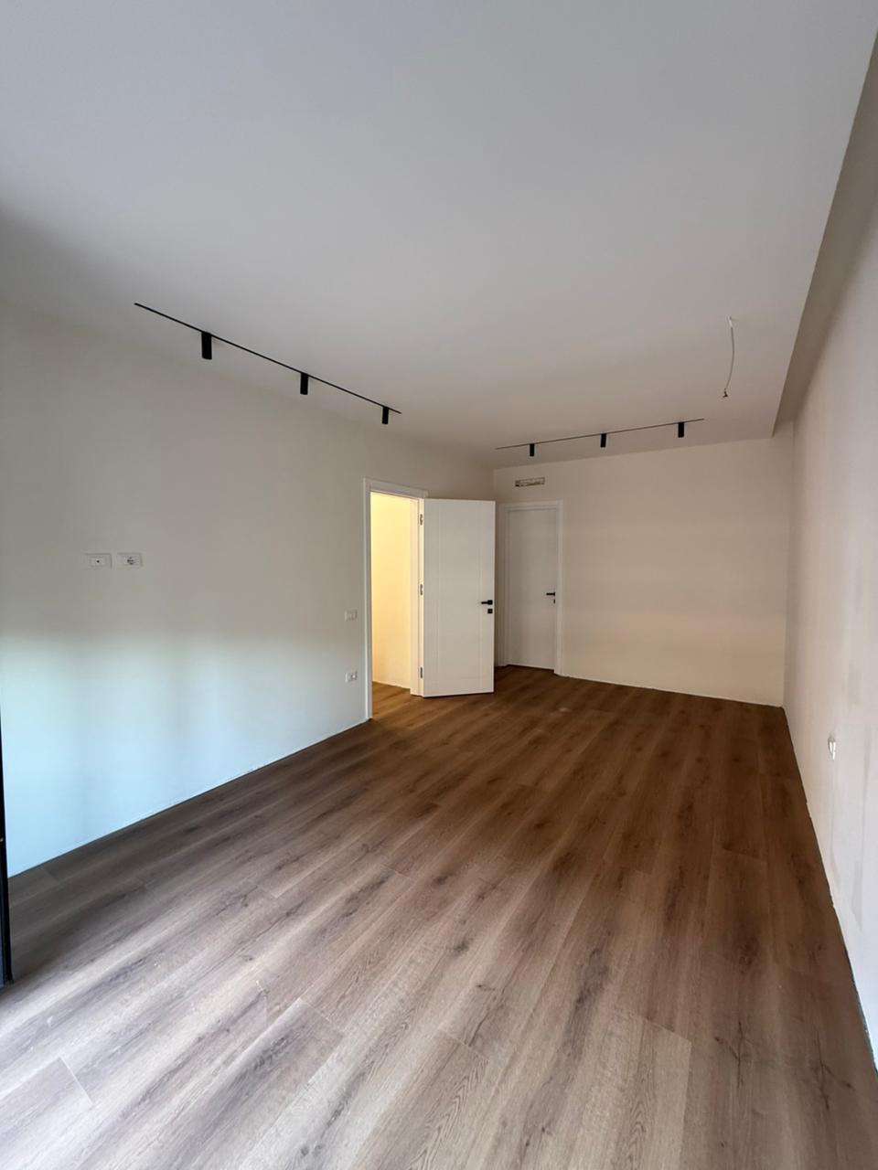🔥Apartament 2+1+2 + Post Parkimi – Liqeni i Thatë (te roton – Tiranë