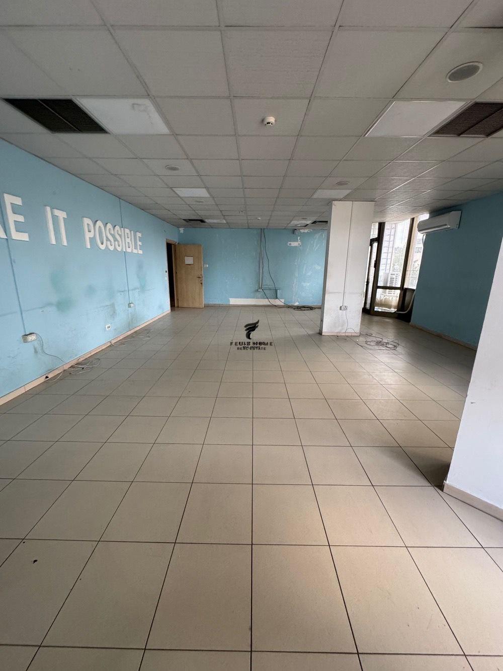ZYRE ME QERA 200 M2 BLLOK 300.000 LEKE FH-85995 – Tiranë
