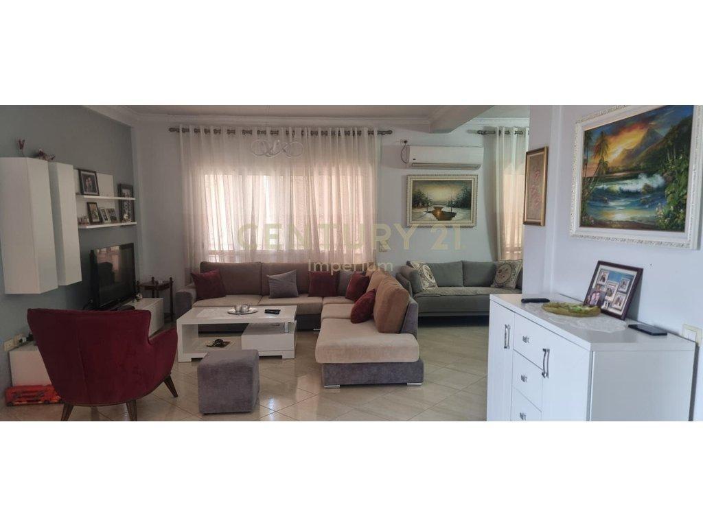 JAPIM ME QIRA APARTAMENT 2+1 TEK ZOGU I ZI! – Tiranë - 1