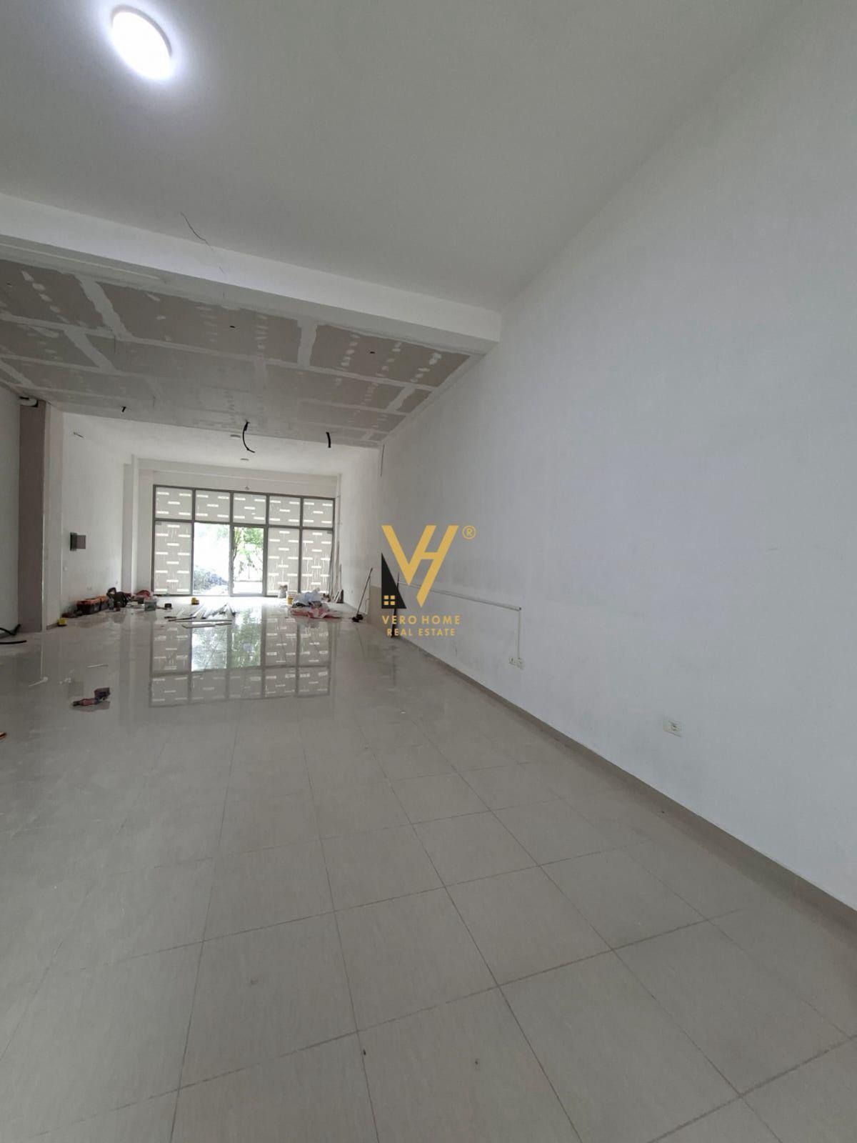 JEPET DYQAN 124 M2 ME QERA TE KOMUNA PARISIT 2.400 EURO – Tiranë - 1