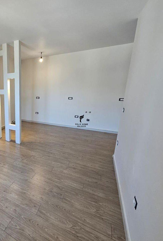 APARTAMENT ME QERA 2+1 ZOGU I ZI 85.000 LEKE FH-70128 – Tiranë - 1