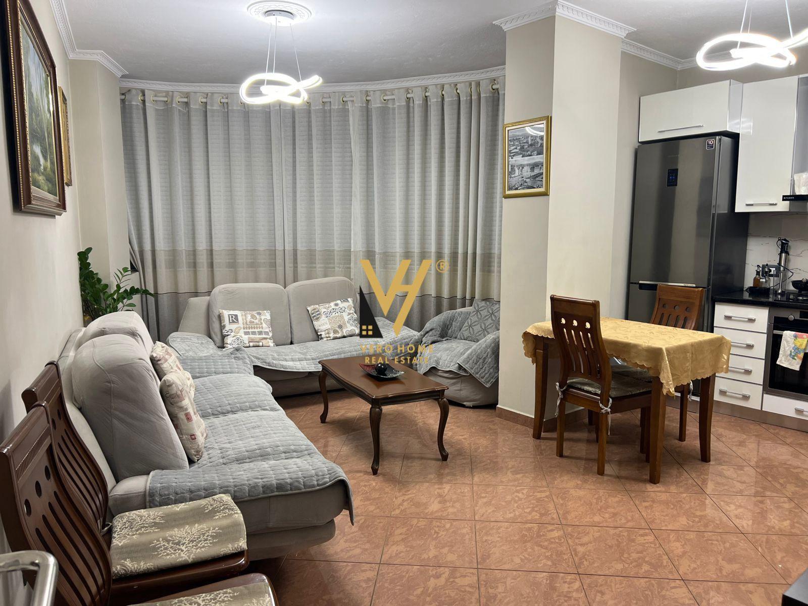 JEPET APARTAMENT 2+1+2+BLK ME QERA NE QENDER 1.200 EURO – Tiranë