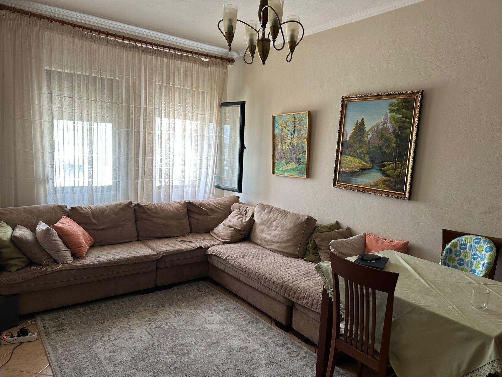 JEPET APARTAMENT ME QERA 3+1 MYSLYM SHYRI – Tiranë
