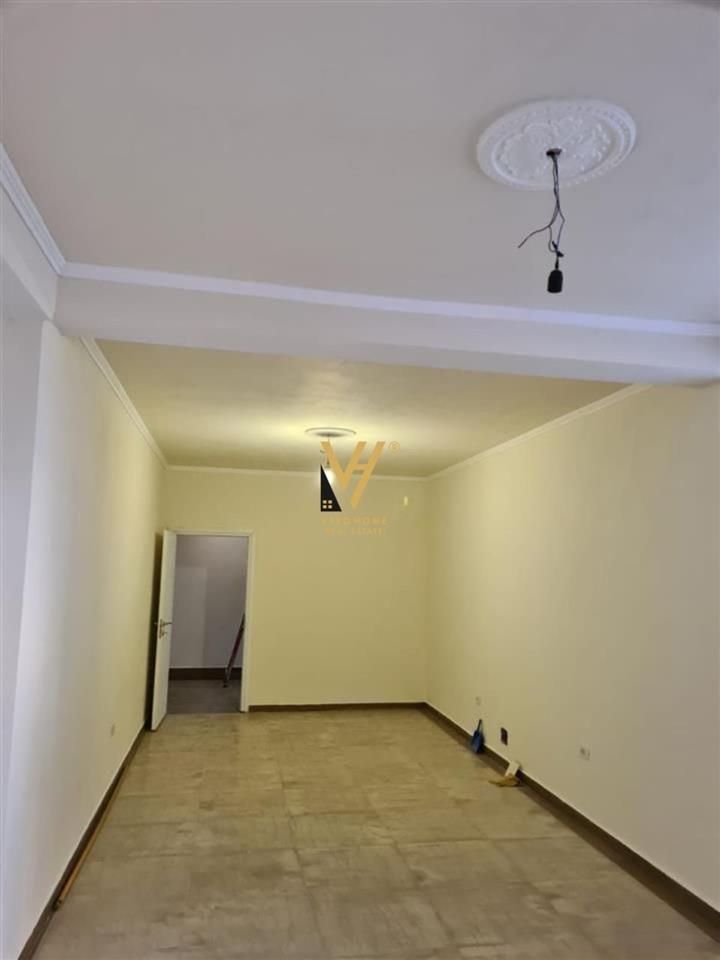 JEPET ZYRE 140M2 ME QERA TE QYTETI I STUDENTIT 700 EURO – Tiranë