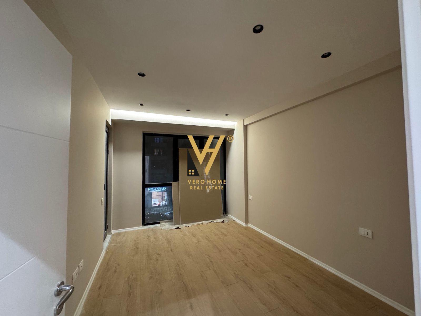 JEPET ZYRE 64 M2 ME QERA TEK URBAN GATE, ASTIR 450 EURO – Tiranë