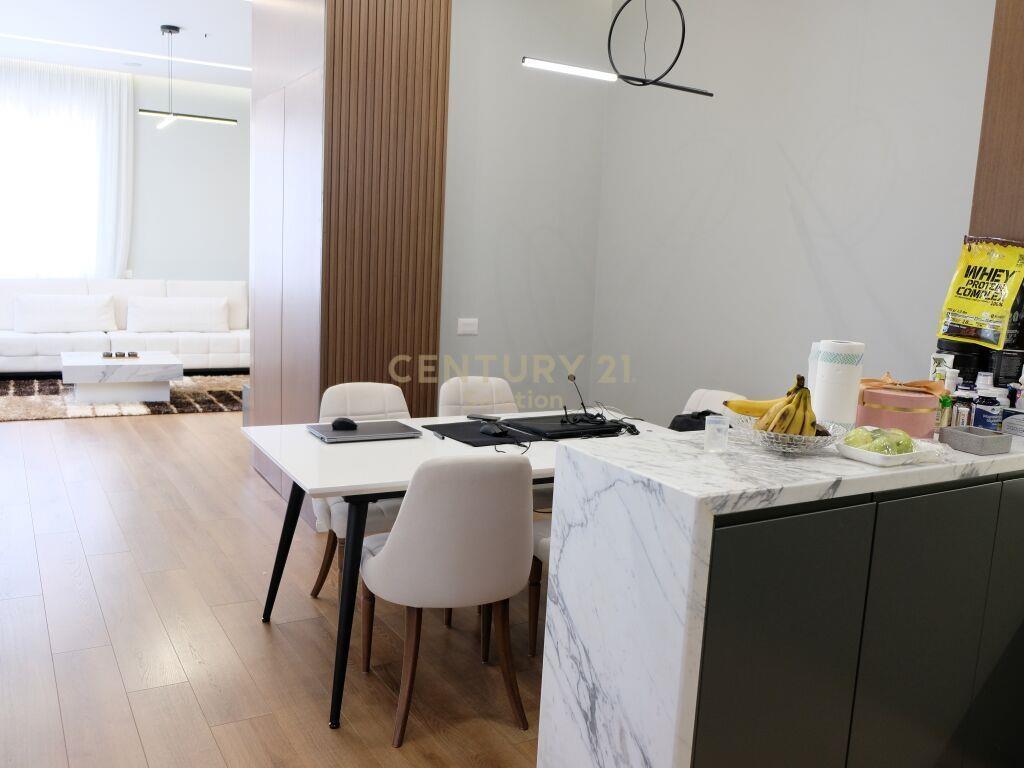 JEPET ME QIRA APARTAMENT LUKSOZ + 2 GARAZHE ! – Tiranë - 1