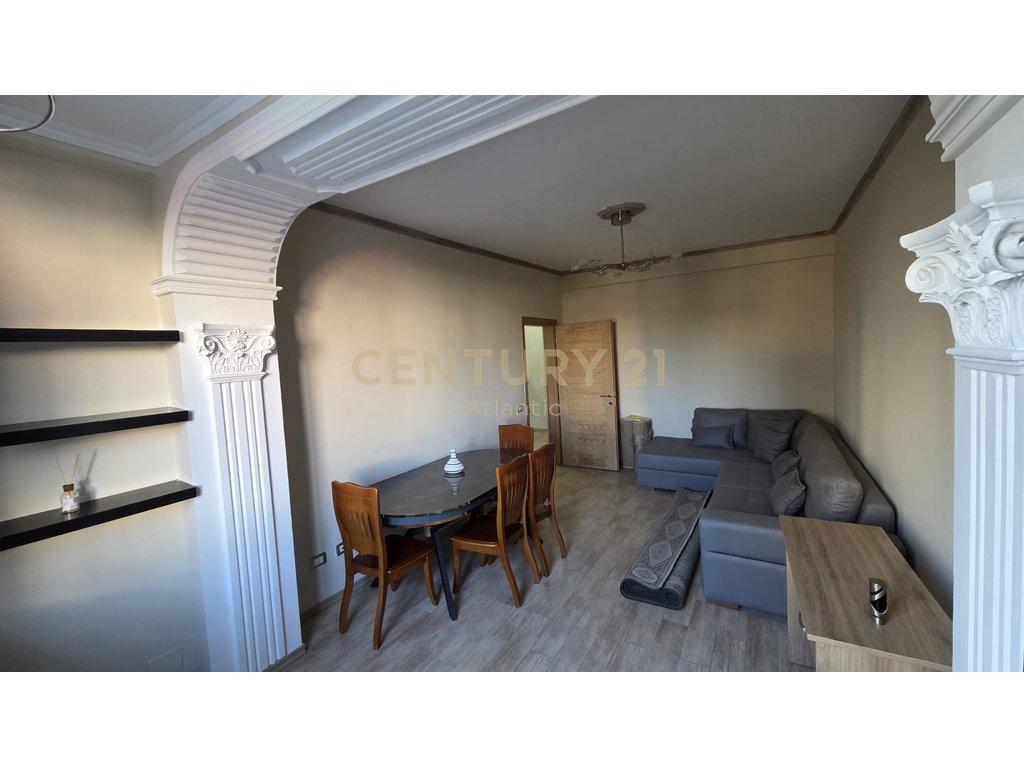 Apartament 2+1 me Qira në Bulevardin Kryesor, Durrës 720 € / – Durrës