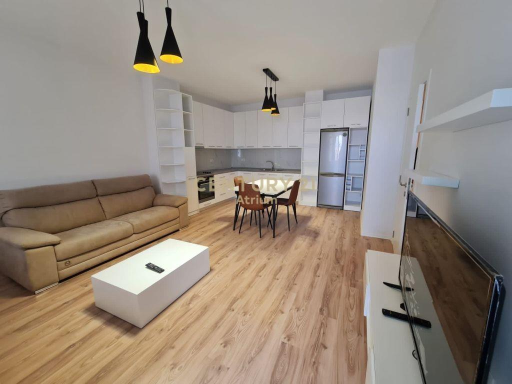 JEPET ME QIRA 2+1+2 PRANE MATERNITETIT TE RI – Tiranë