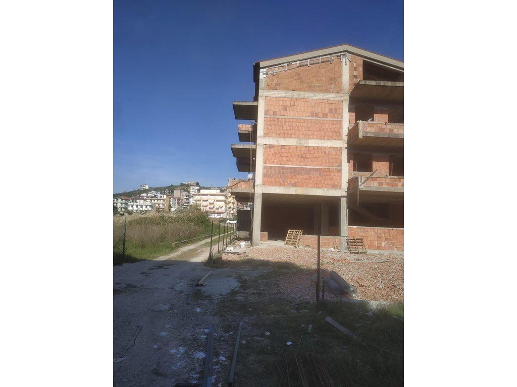 MUNDËSI INVESTIMI NË GOLEM – GODINË E PROJEKTUAR PËR HOTEL – Durrës