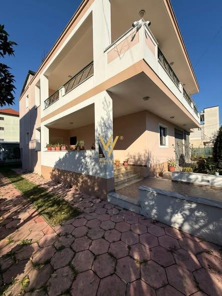 JEPET VILE DY KATESHE ME QERA NE LAPRAKE 80.000 LEKE – Tiranë