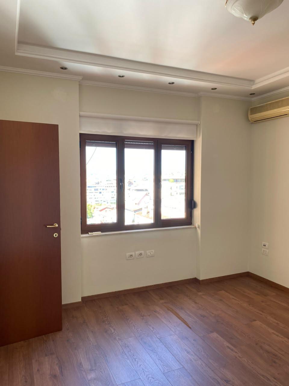Ambient zyre me qira ne Bllok – Tiranë