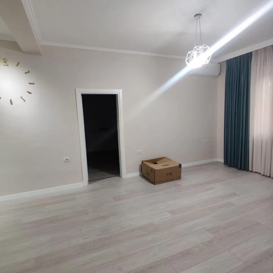 ZYRE ME QERA 112 M2 RRUGA E KAVAJES 80.000 LEKE – Tiranë