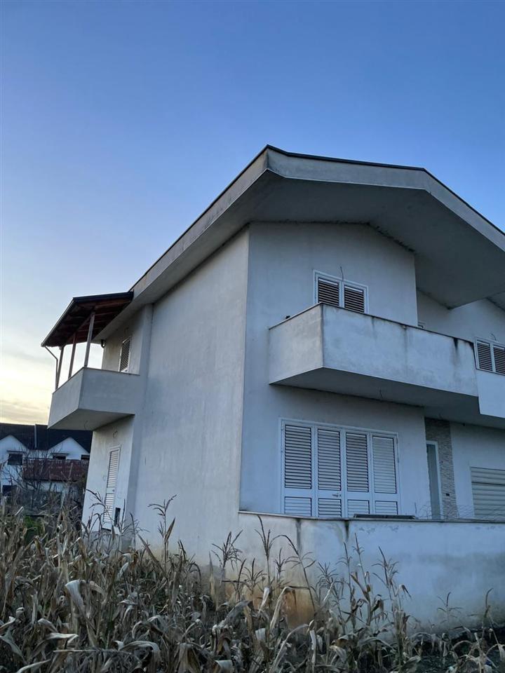 SHITET NË KAMEZ,SHTËPI DY KATESHE – Tiranë - 1