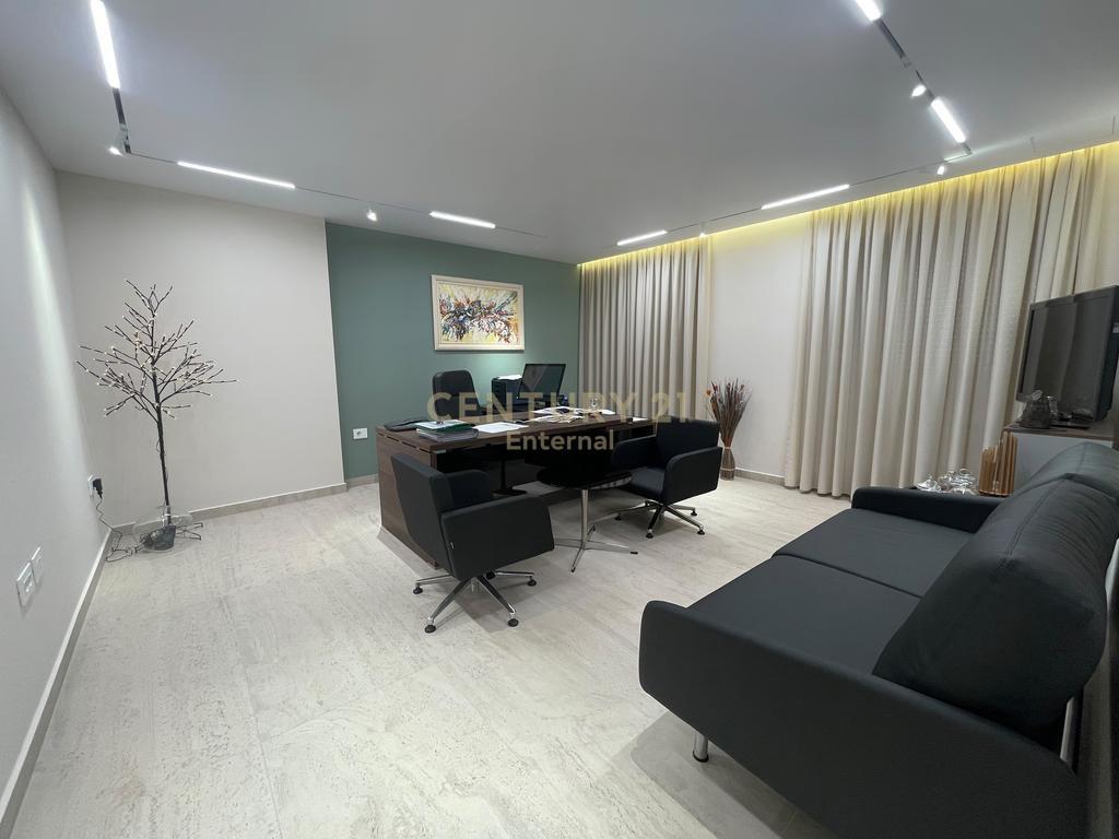 Shitet Apartament 2+1 ne Qender te Tiranes – Tiranë