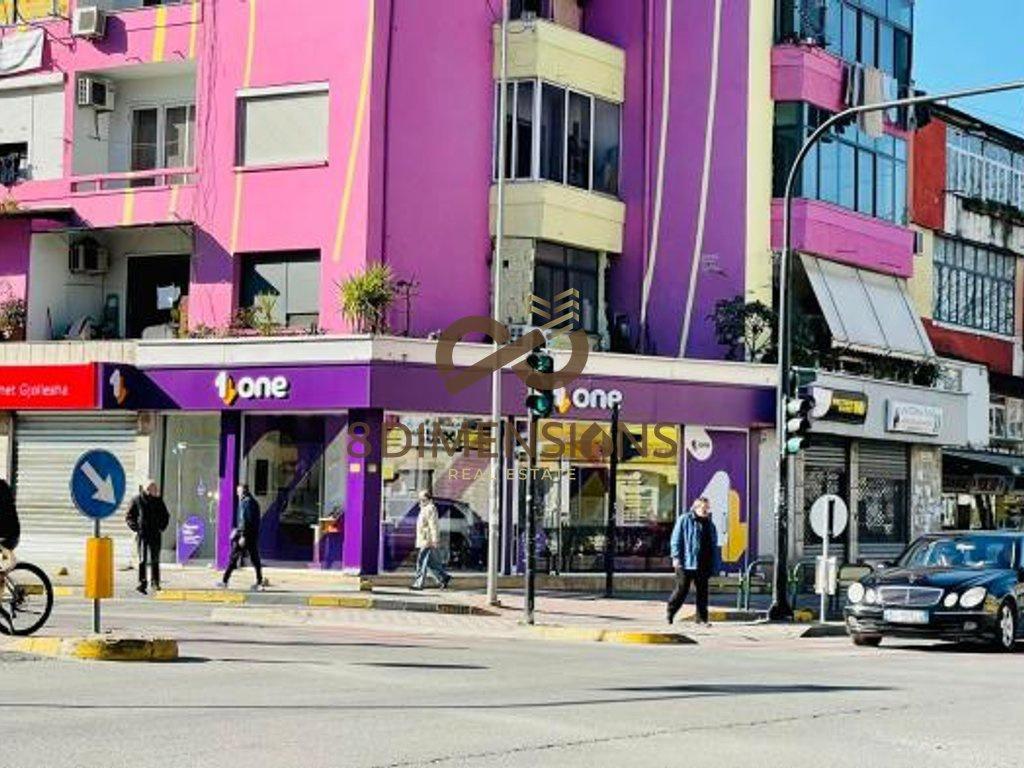 Shitet Dyqan,Rr Muhamet Gjollesha D8141Z-34 – Tiranë - 1