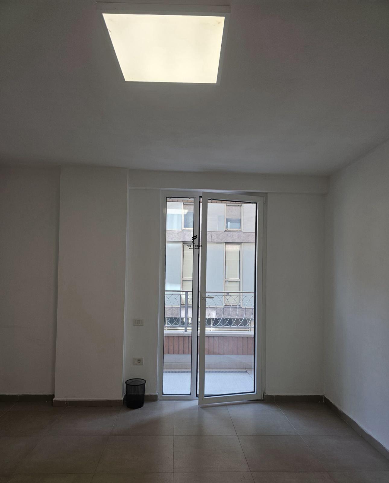 ZYRE ME QERA 74 M2 LICEU ARTISTIK 1250 EURO FH-64751 – Tiranë - 1