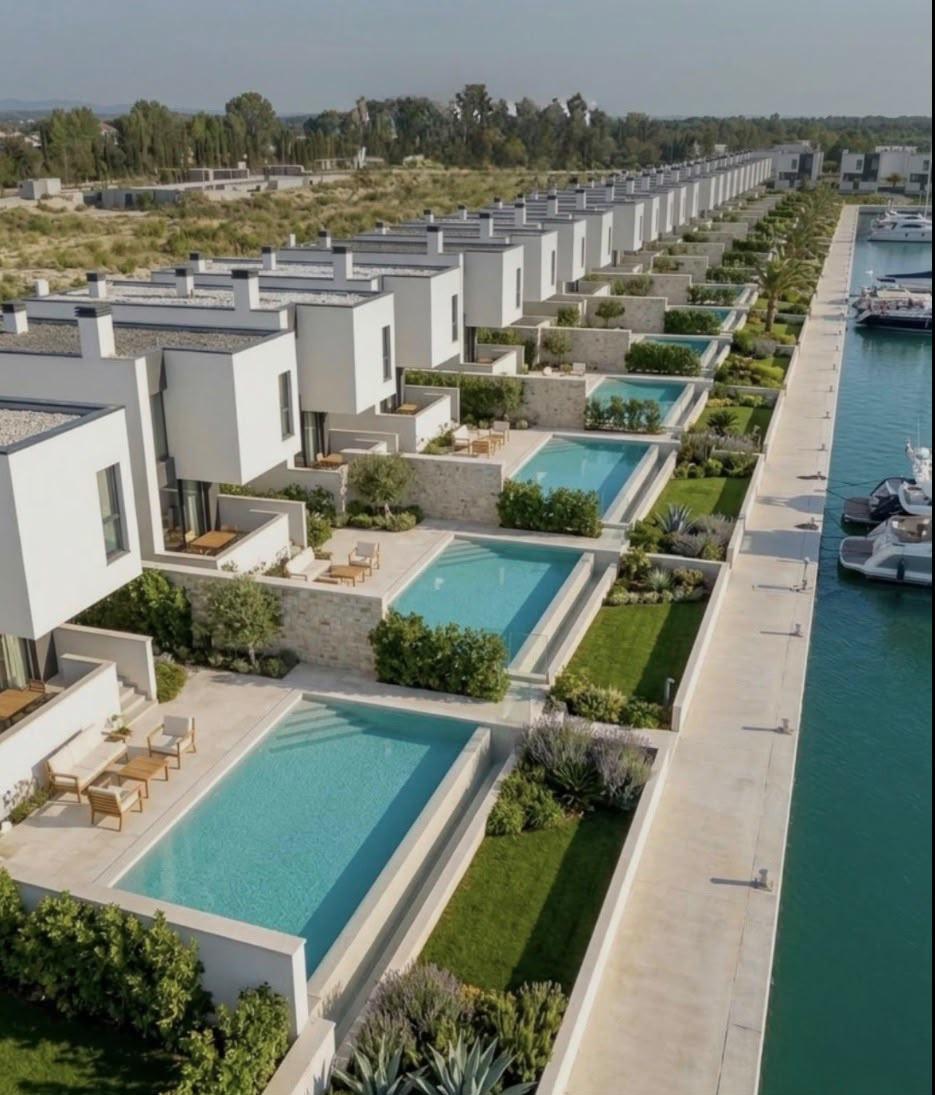 VILË 3-KATËSHE ME PISHINË SHITJE, TURQUOISE MARINA ID 5826 – Durrës - 1
