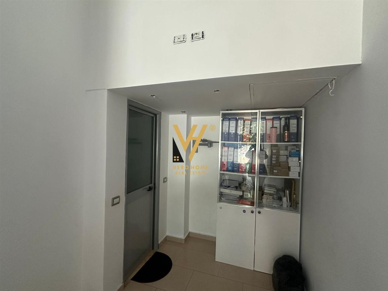 JEPET ZYRE 21 M2 ME QERA TE RRUGA E KAVAJES 400 EURO – Tiranë