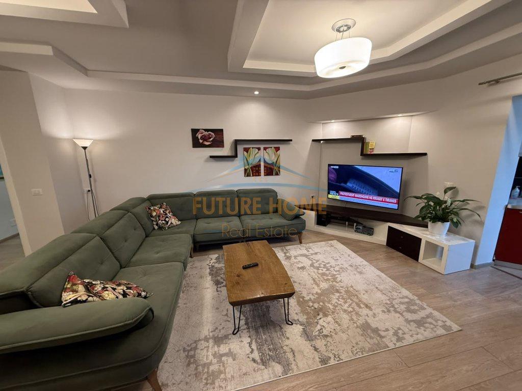 Shitet Apartamet 2+1, Komuna e Parisit , Tiranë – Tiranë