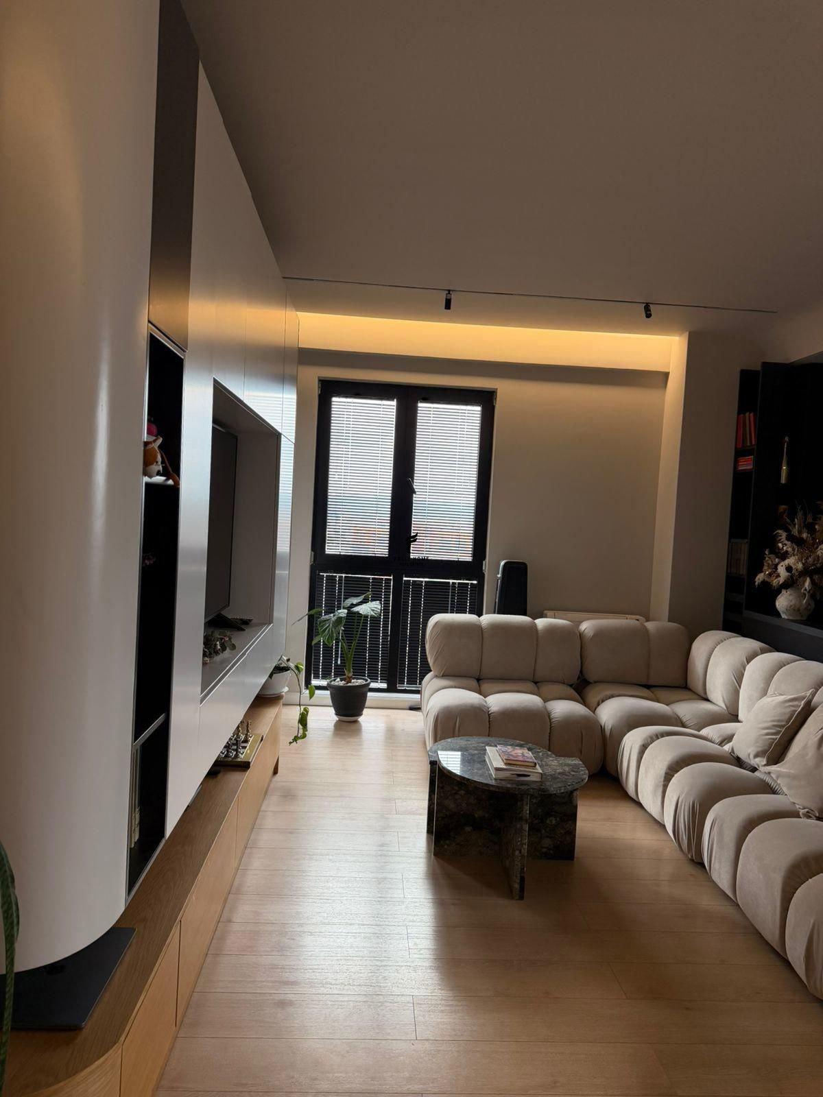 SHITET APARTAMENT 2+1+2 RRUGA E DIBRES 325.000 EURO FH-74184 – Tiranë
