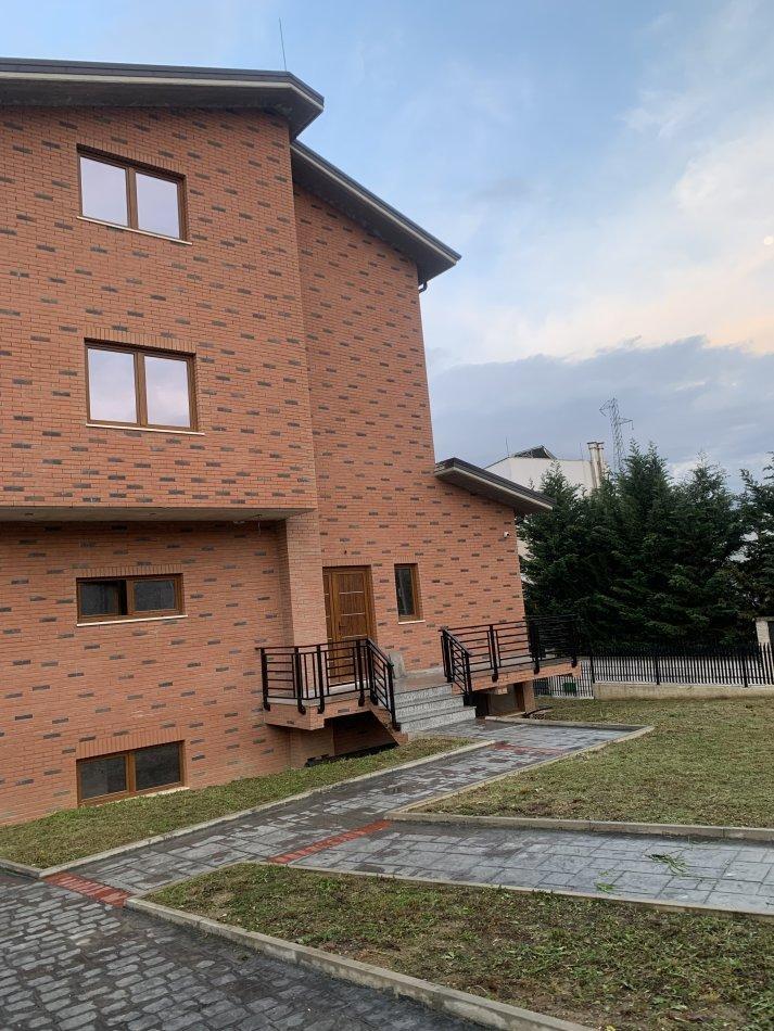 VILE ME QERA 560 M2 TEG 4.500 EURO – Tiranë