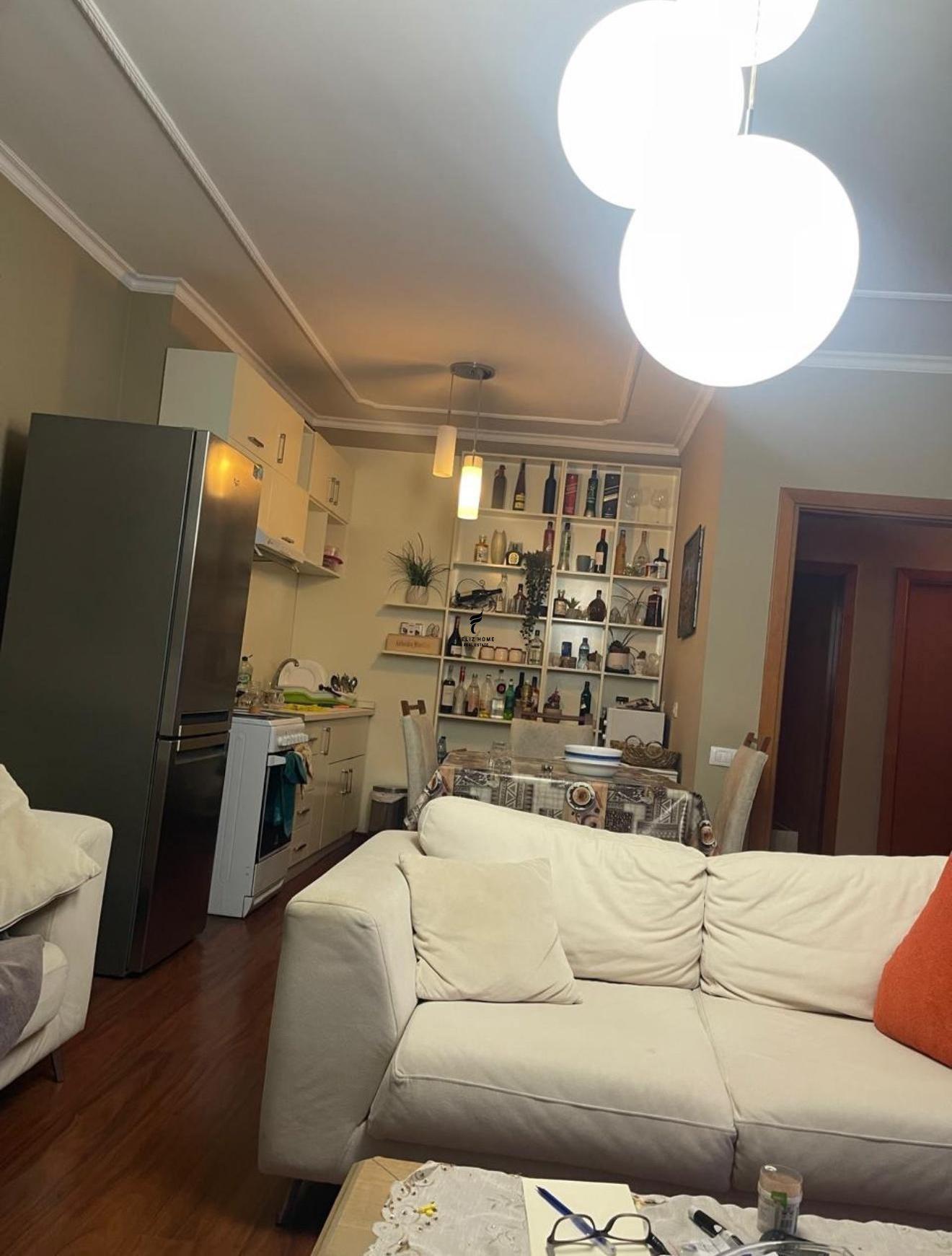 APARTAMENT ME QERA 2+1 ISH EKSPOZITA 100.000 LEKE FH-76499 – Tiranë