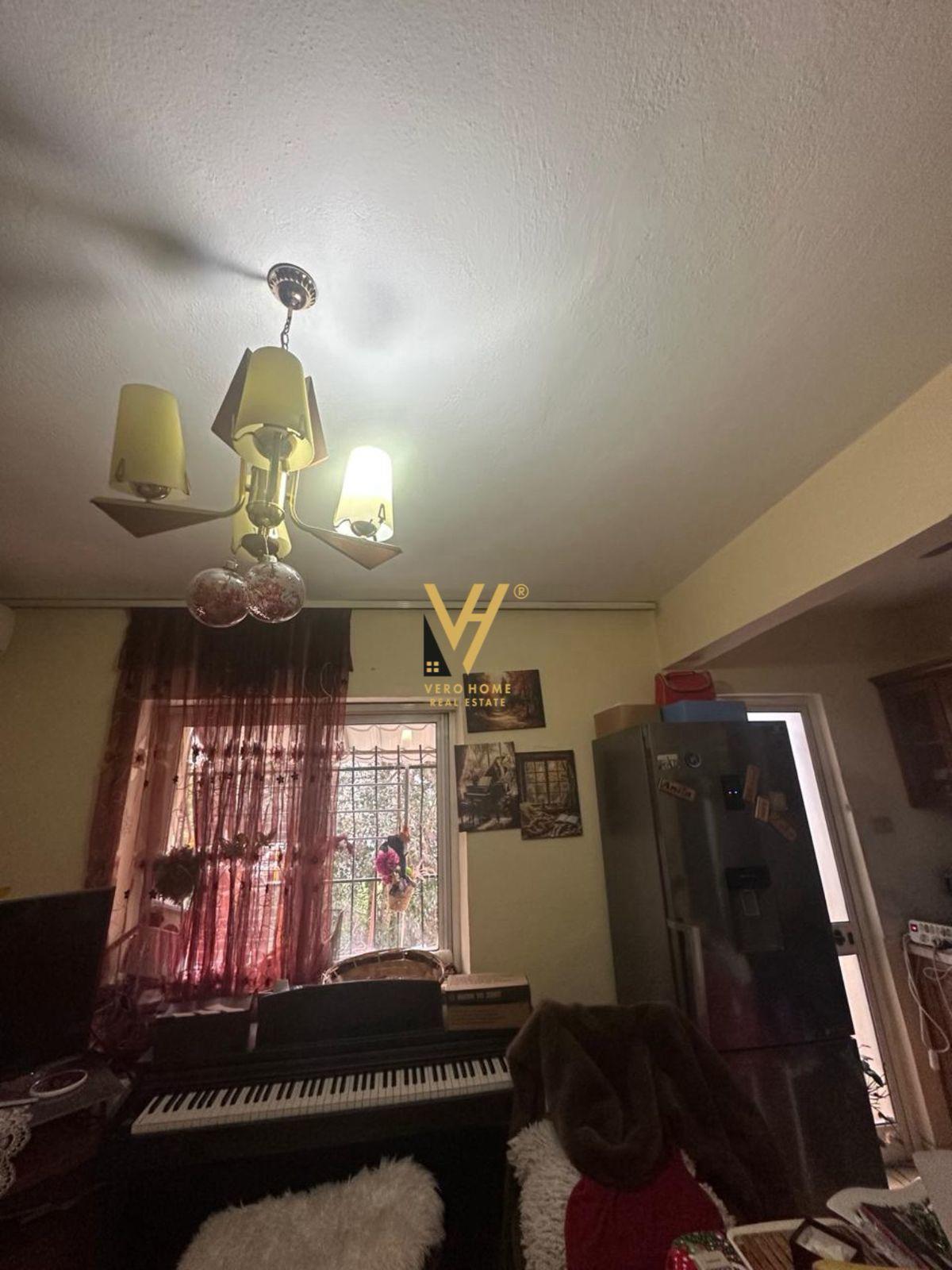 JEPET APARTAMENT 1+1 ME QERA PALLATI ME SHIGJETA 45.000 LEKE – Tiranë